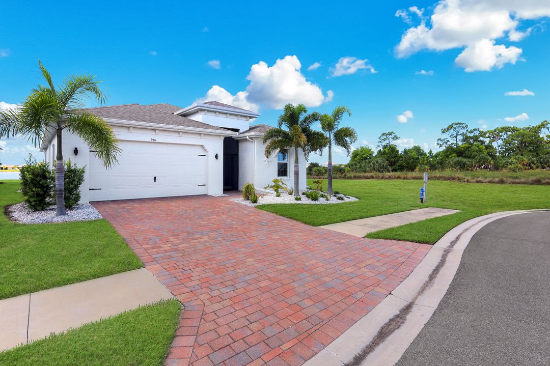 950 Stonewater Lk Ter, Cape Coral, FL 33993