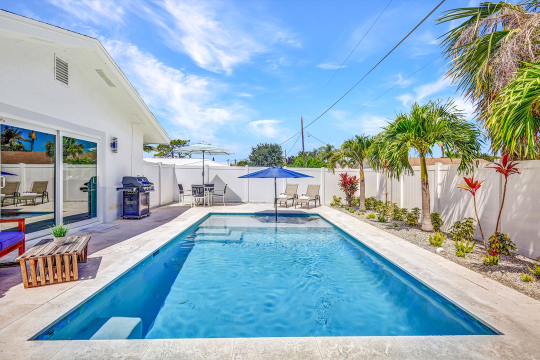 701 93rd Ave N, Naples, FL 34108