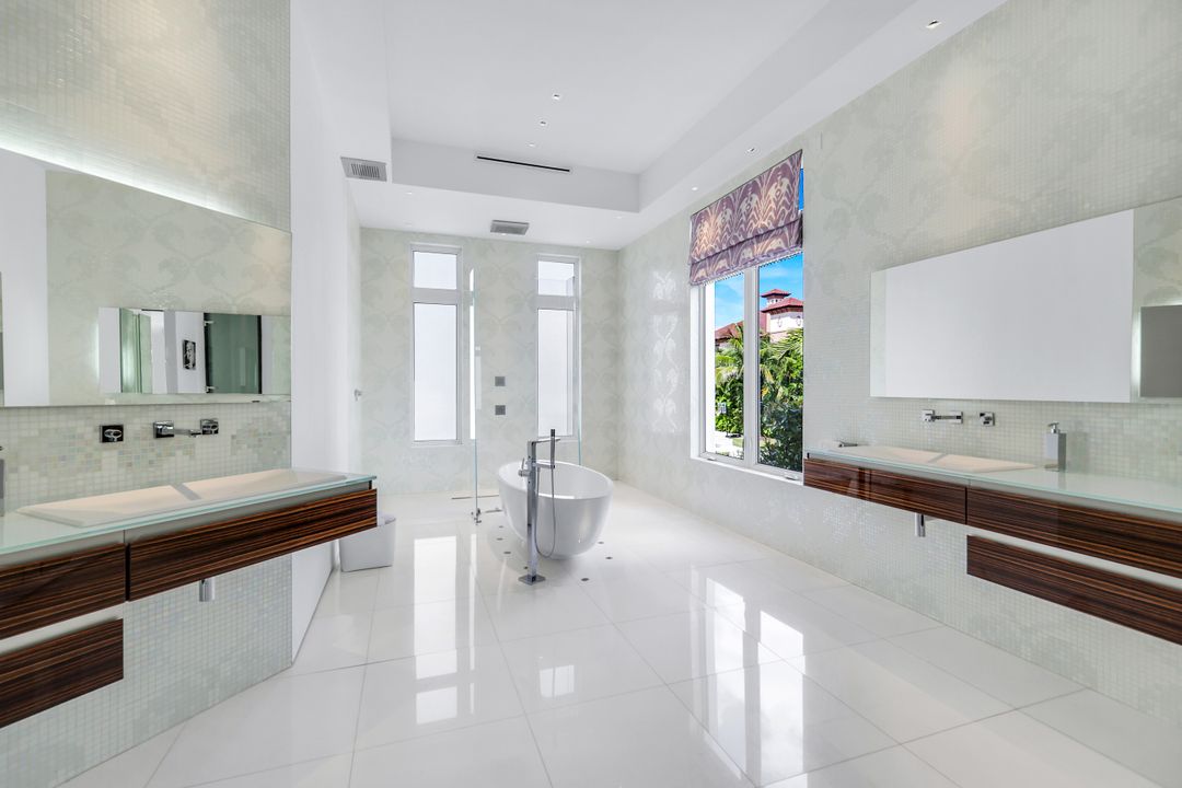 260 Channel Dr, Naples, FL 34108