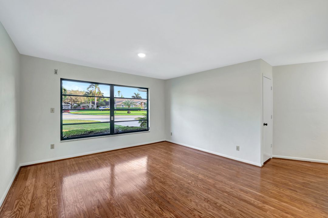 2460 Kings Lake Blvd, Naples, FL 34112