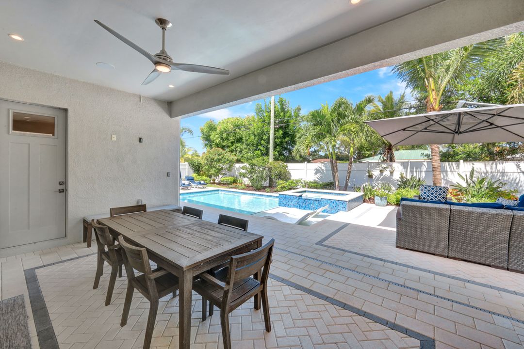 553 106th Ave N, Naples, FL 34108