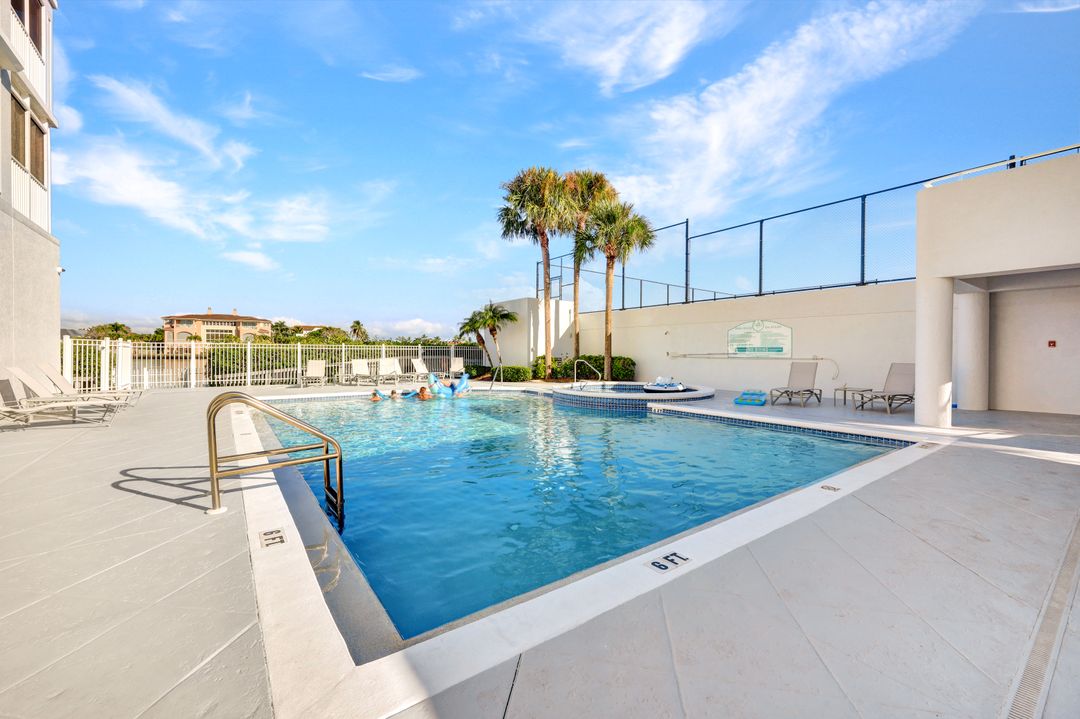 9811 Gulf Shore Dr #203, Naples, FL 34108