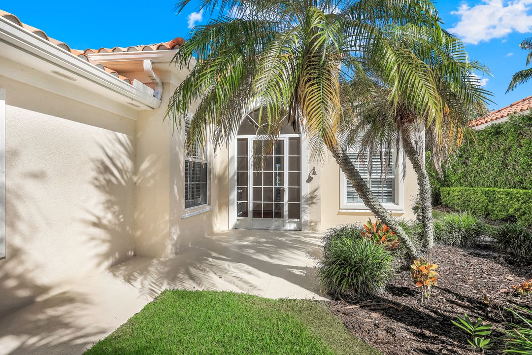 4364 Montalvo Ct, Naples, FL 34109