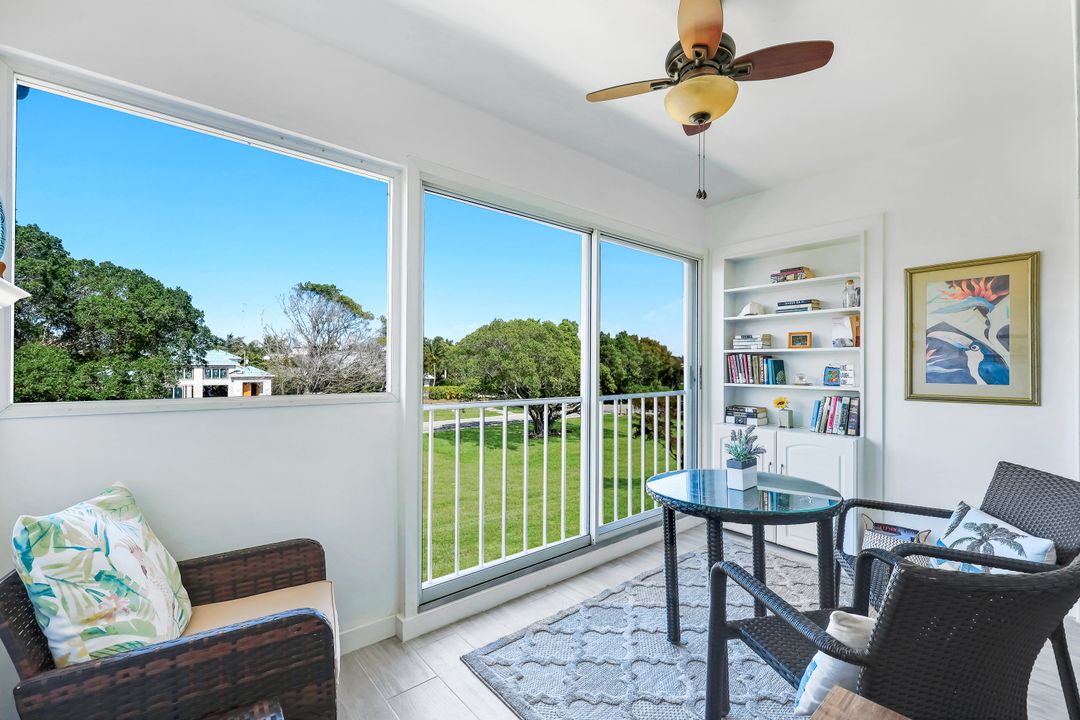 668 Broad Ave S, Naples, FL 34102