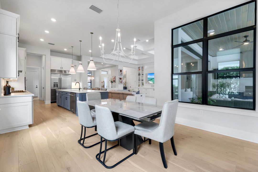 16221 Verilyn Cir, Naples, FL 34110