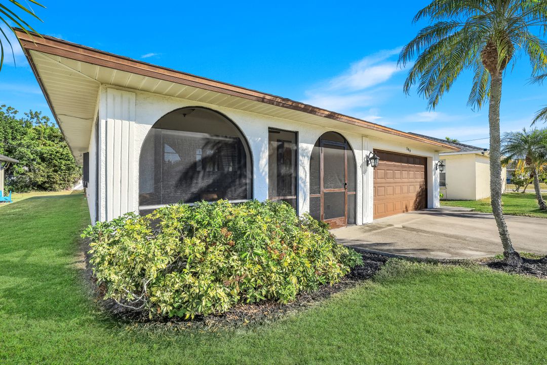 589 98th Ave N, Naples, FL 34108