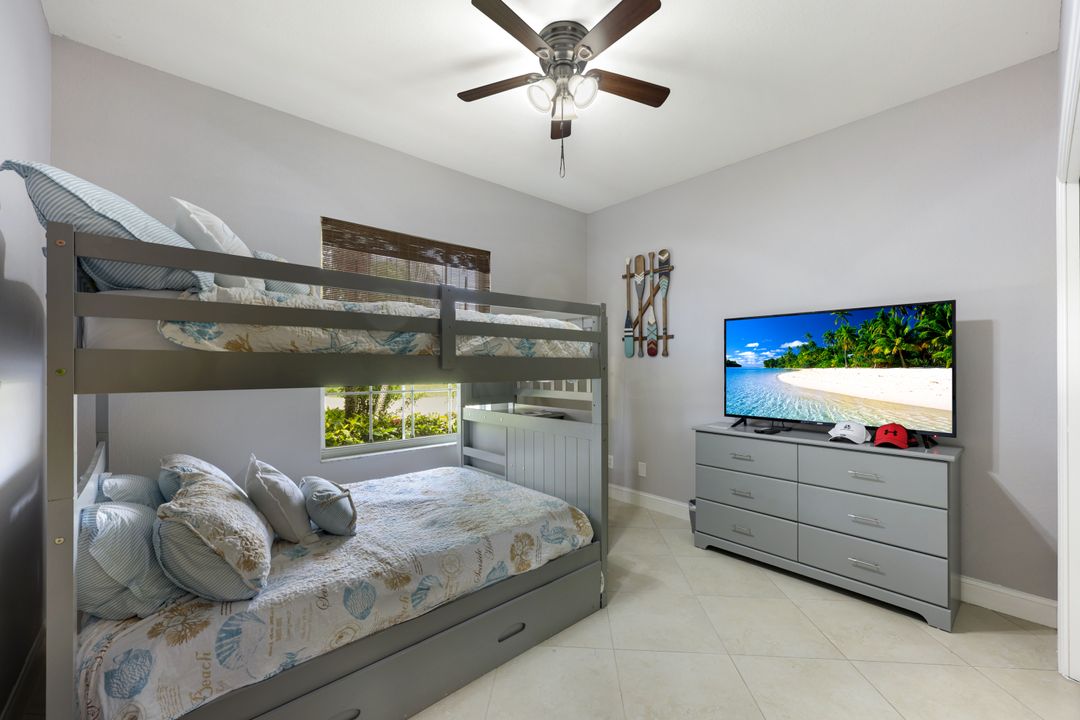 697 Crossfield Cir, Naples, FL 34104
