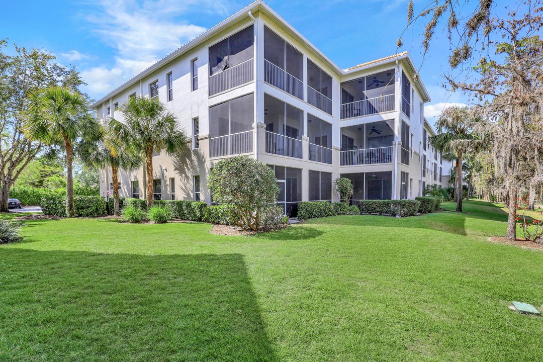 8247 Parkstone Pl #306, Naples, FL 34120