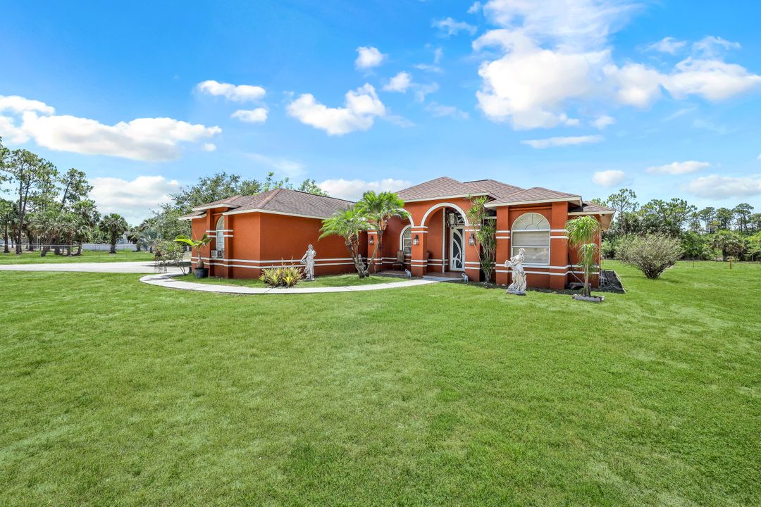 221 10th St SE, Naples, FL 34117