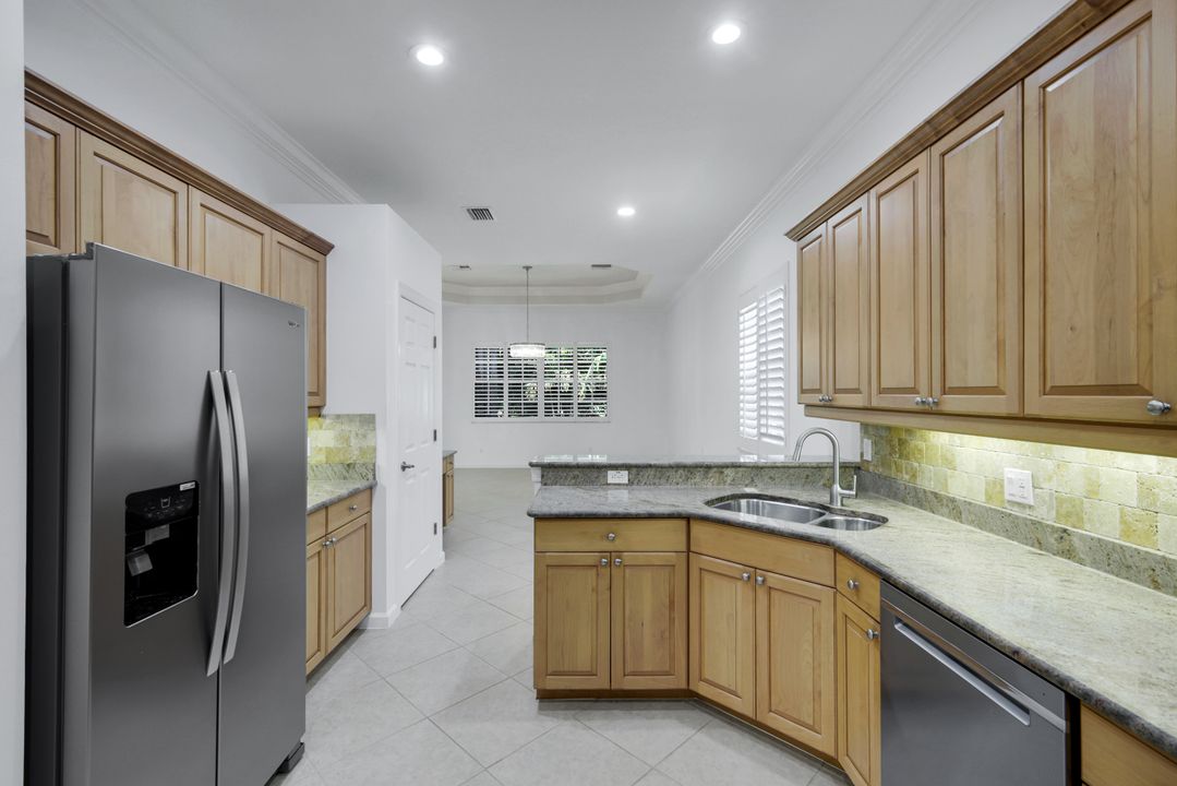 15501 Cadiz Ln, Naples, FL 34110