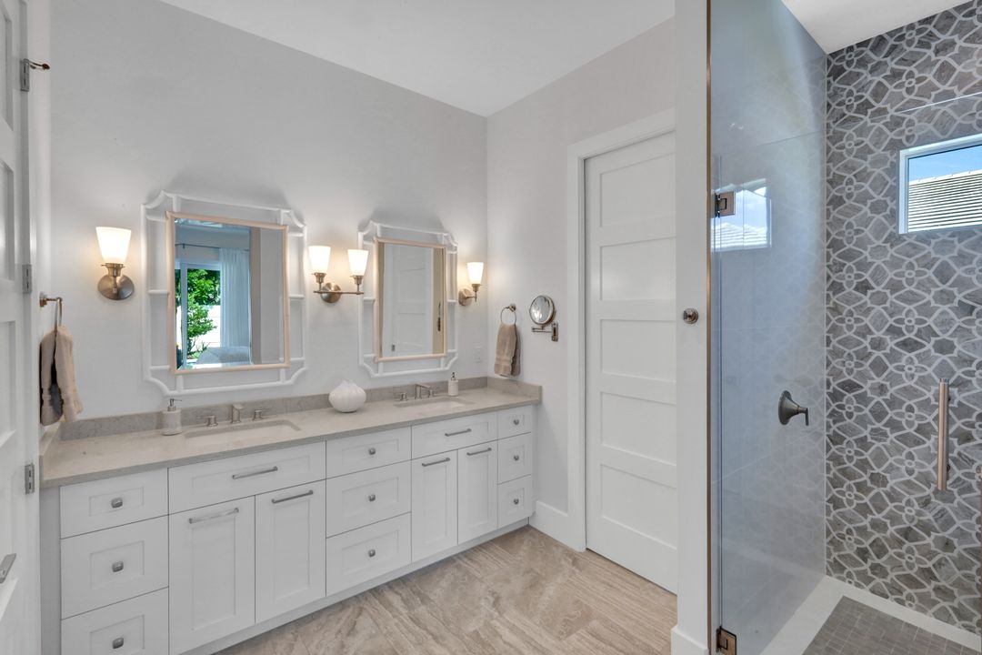 553 106th Ave N, Naples, FL 34108