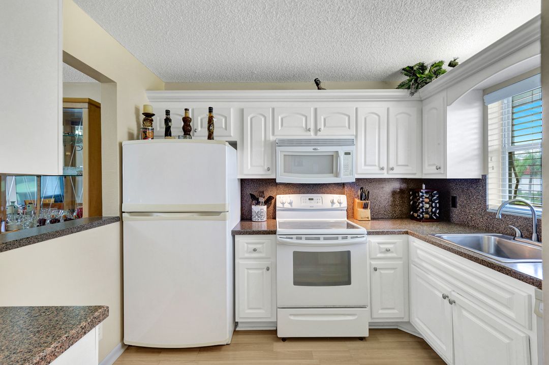 4346 27th Ct SW #201, Naples, FL 34116
