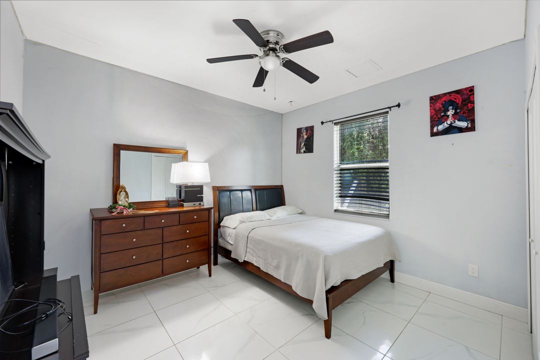 543 20th St SE, Naples, FL 34117