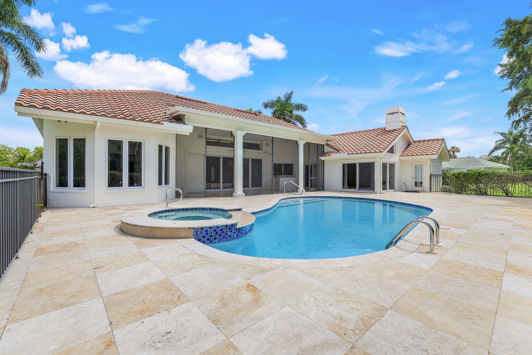 4502 Silver Fox Dr, Naples, FL 34119