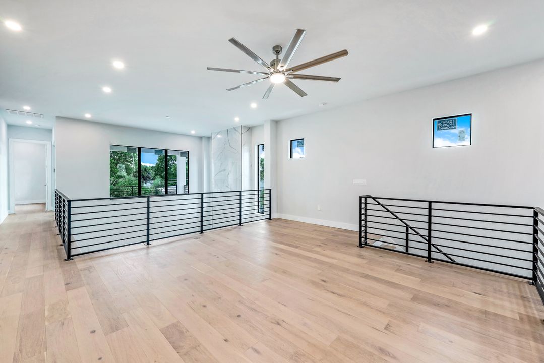 524 103rd Ave N, Naples, FL 34108