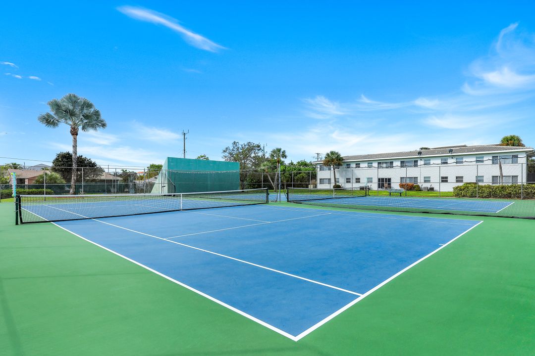 37 High Point Cir E #109, Naples, FL 34103
