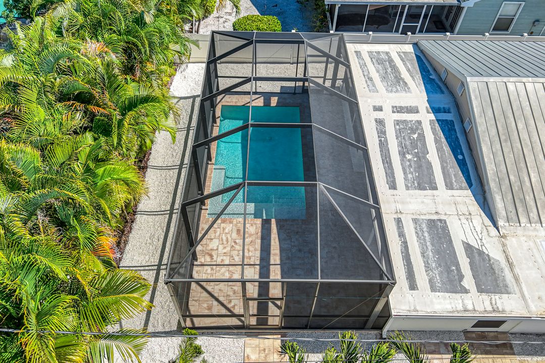 825 93rd Ave N, Naples, FL 34108