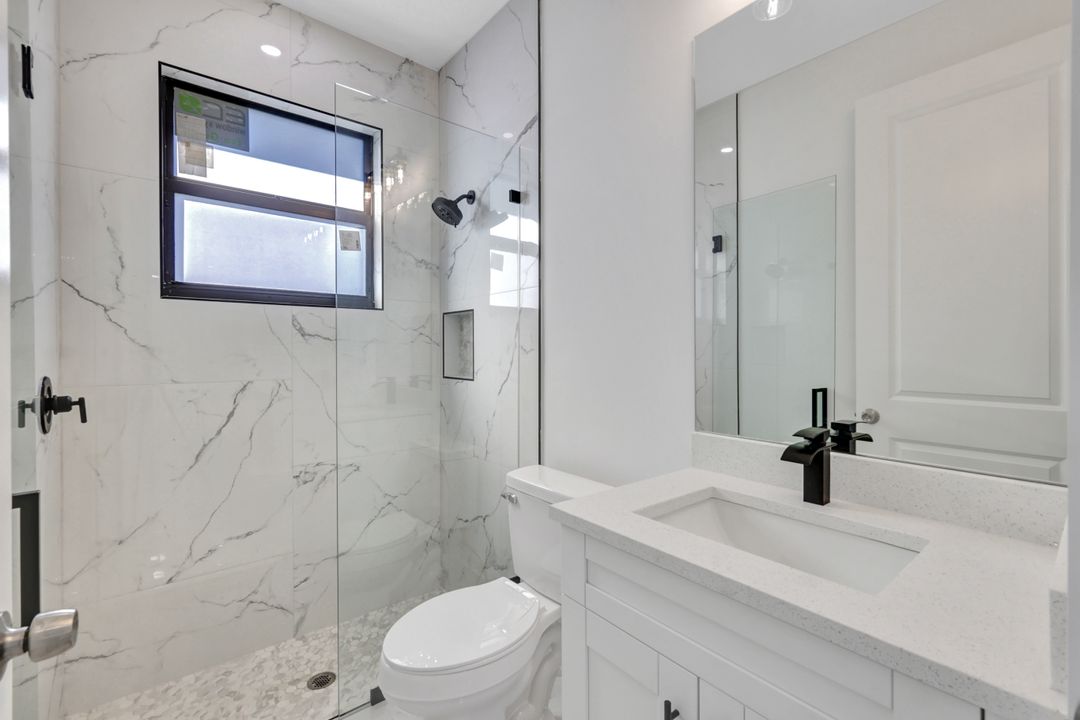 2002 East 10th Street, Lehigh Acres, FL 33936