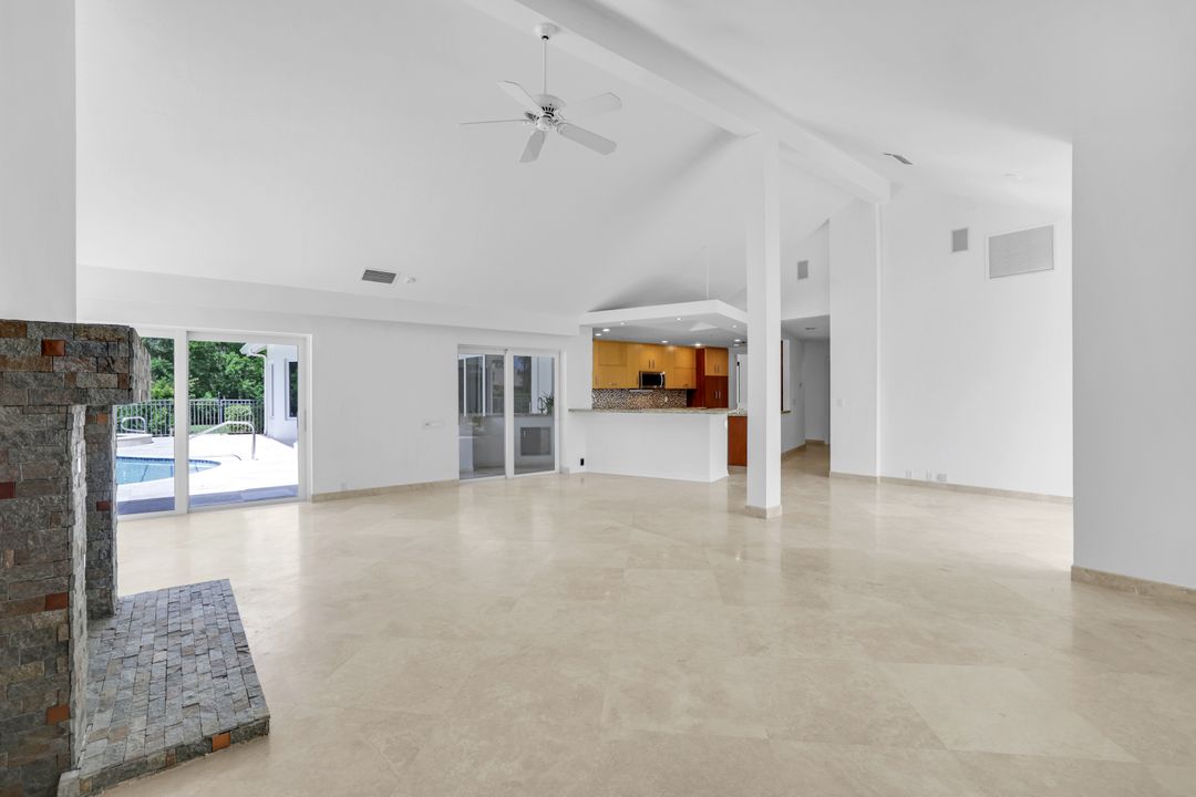 4502 Silver Fox Dr, Naples, FL 34119