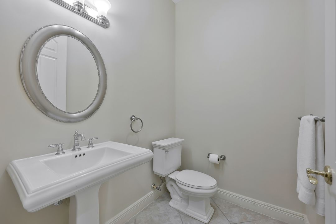 5616 Hammock Isles Dr, Naples, FL 34119