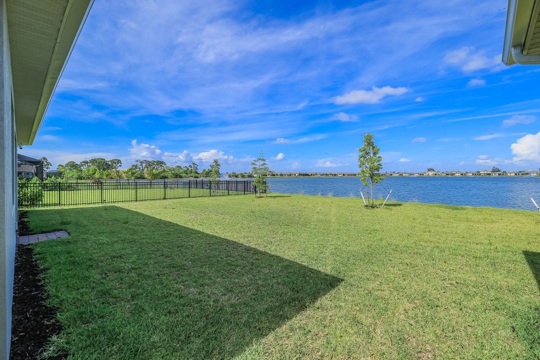 451 Spring Hill Lake Loop, Cape Coral, FL 33993