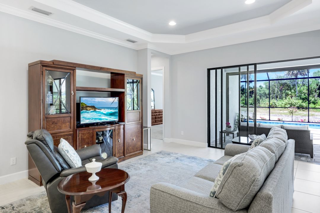8396 Promoso Ct, Naples, FL 34114