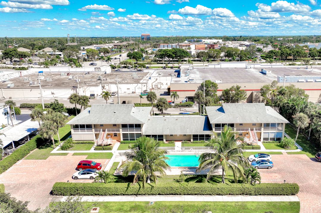 2000 Alamanda Dr #104, Naples, FL 34102