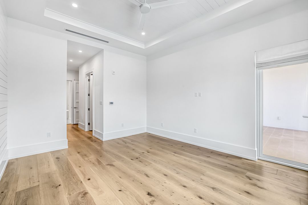 201 8th St S #308, Naples, FL 34102
