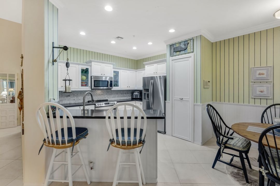 8265 Danbury Blvd #203, Naples, FL 34120