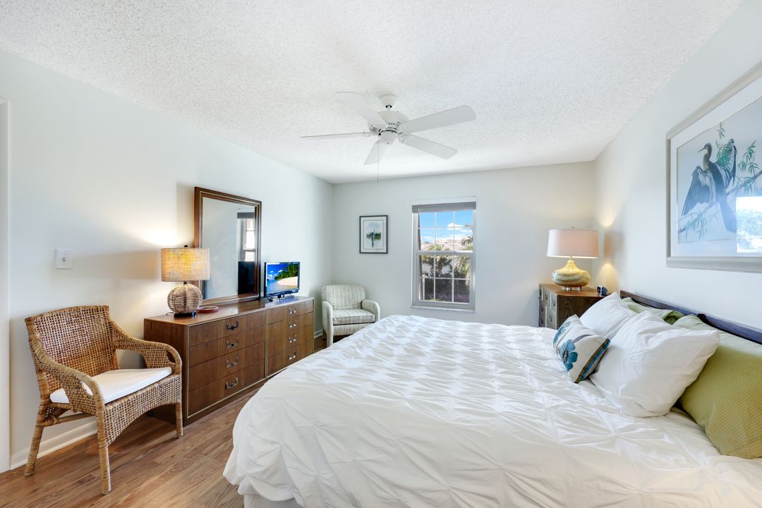 4200 Belair Ln #302, Naples, FL 34103