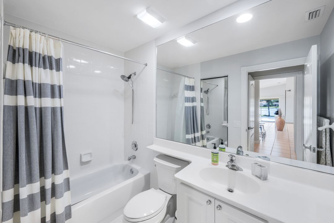 4251 Redonda Ln, Naples, FL 34119