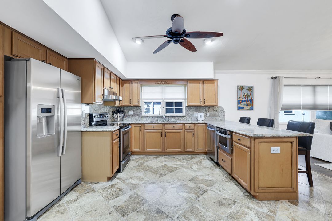 589 98th Ave N, Naples, FL 34108