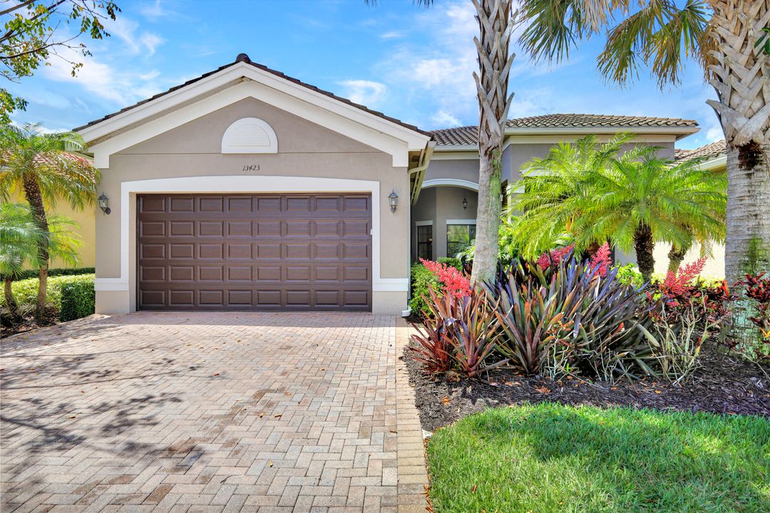 13423 Silktail Dr, Naples, FL 34109