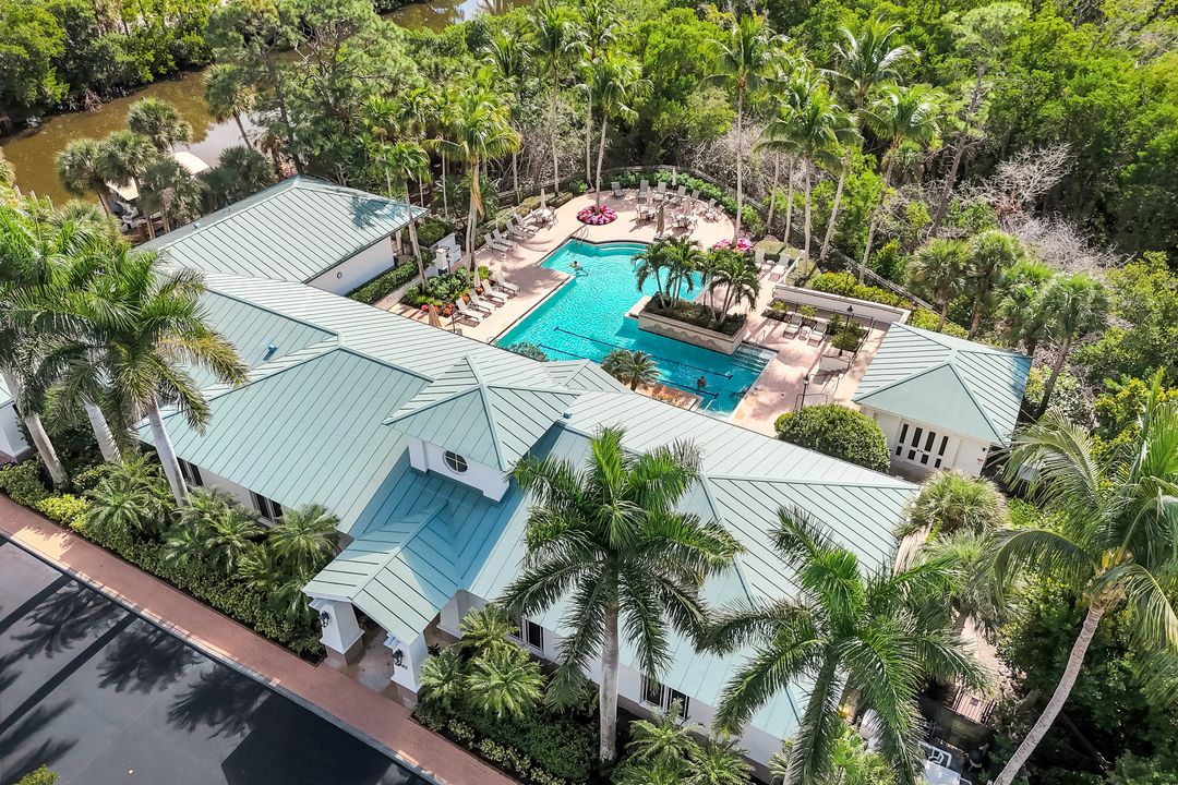 455 Cove Tower Dr #902, Naples, FL 34110