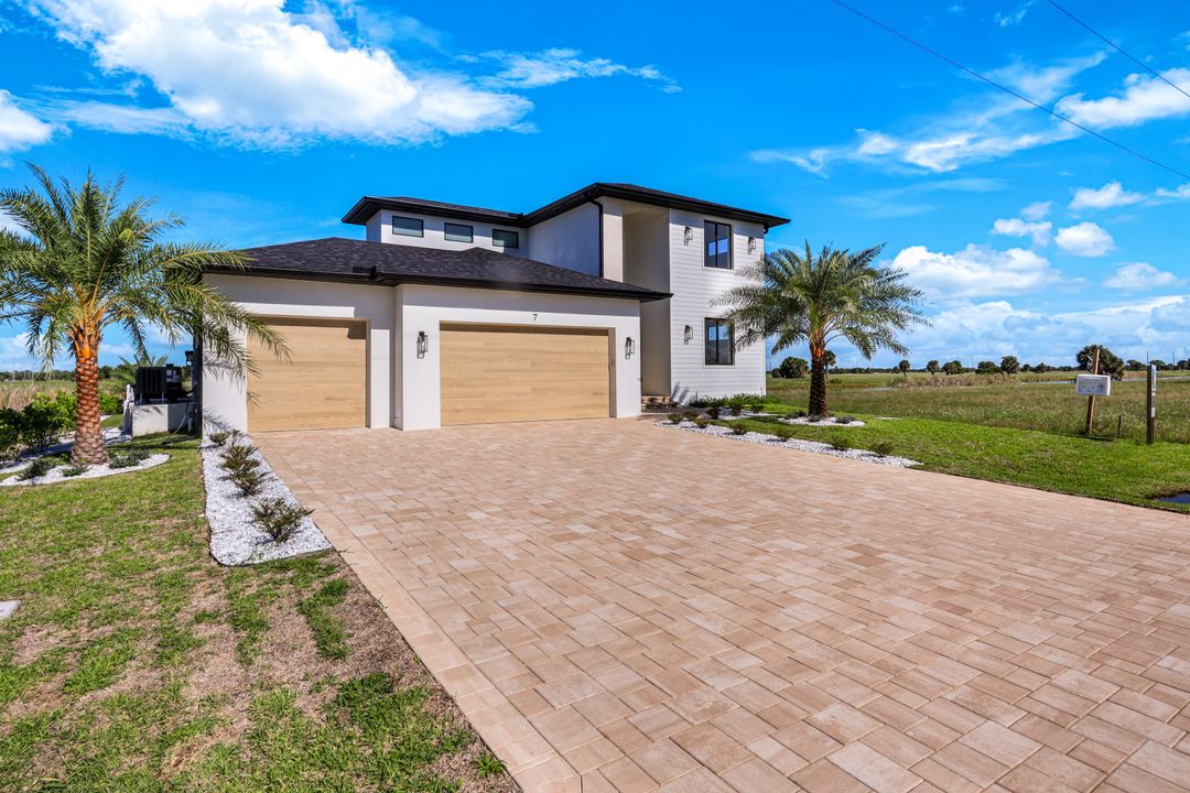 7 Sunflower Dr, Placida, FL 33946