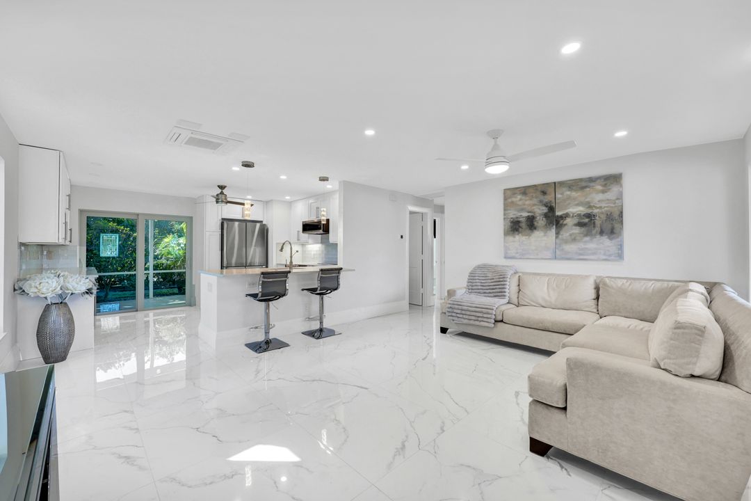 20 Kings Rd, Naples, FL 34112