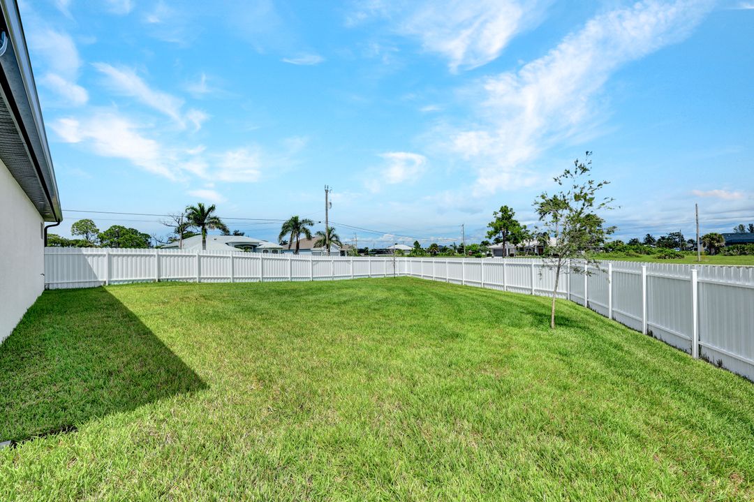 1639 NW 33rd Ave, Cape Coral, FL 33993