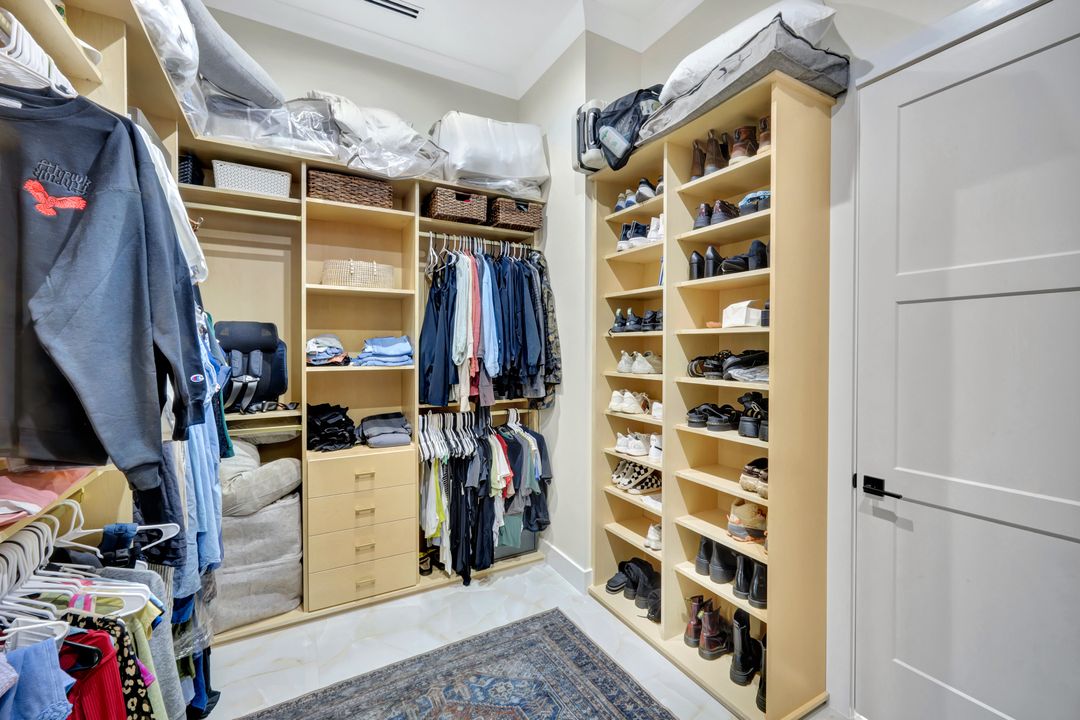 2546 4th St NW, Naples, FL 34120