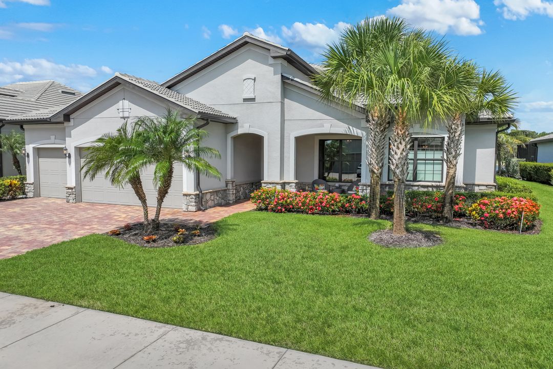9577 Everglades Dr, Naples, FL 34120