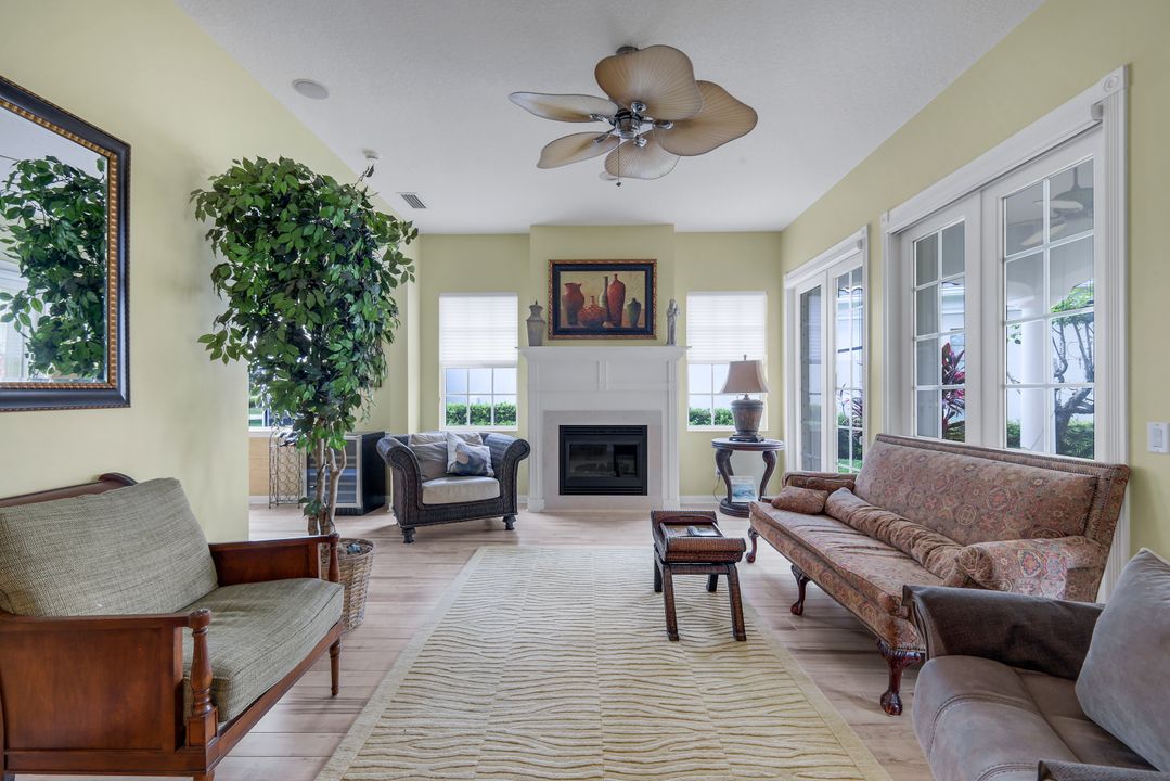 5855 Charlton Way, Naples, FL 34119