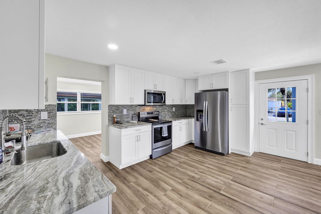 1273 5th Ave N, Naples, FL 34102