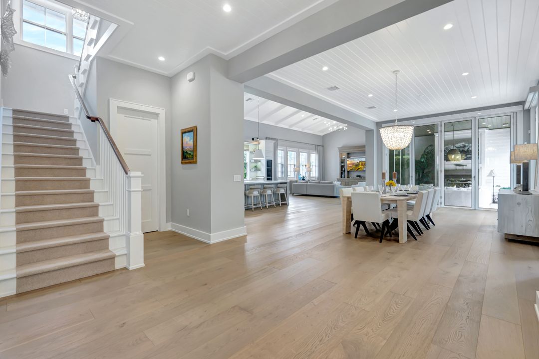 160 Broad Ave S, Naples, FL 34102