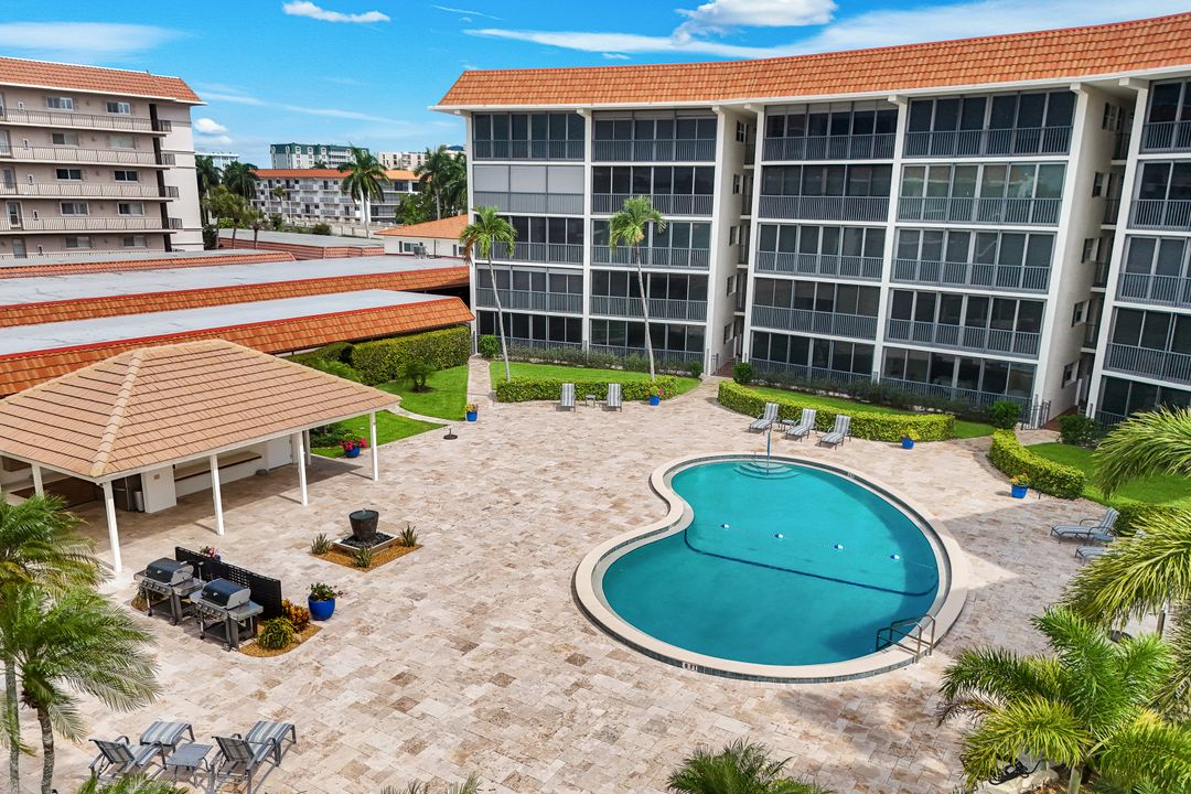 222 Harbour Dr #312, Naples, FL 34103