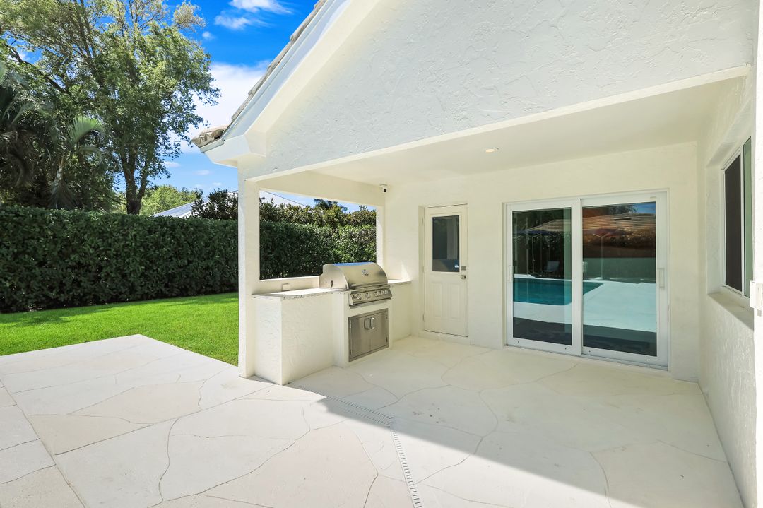 812 Tallow Tree Ct, Naples, FL 34108