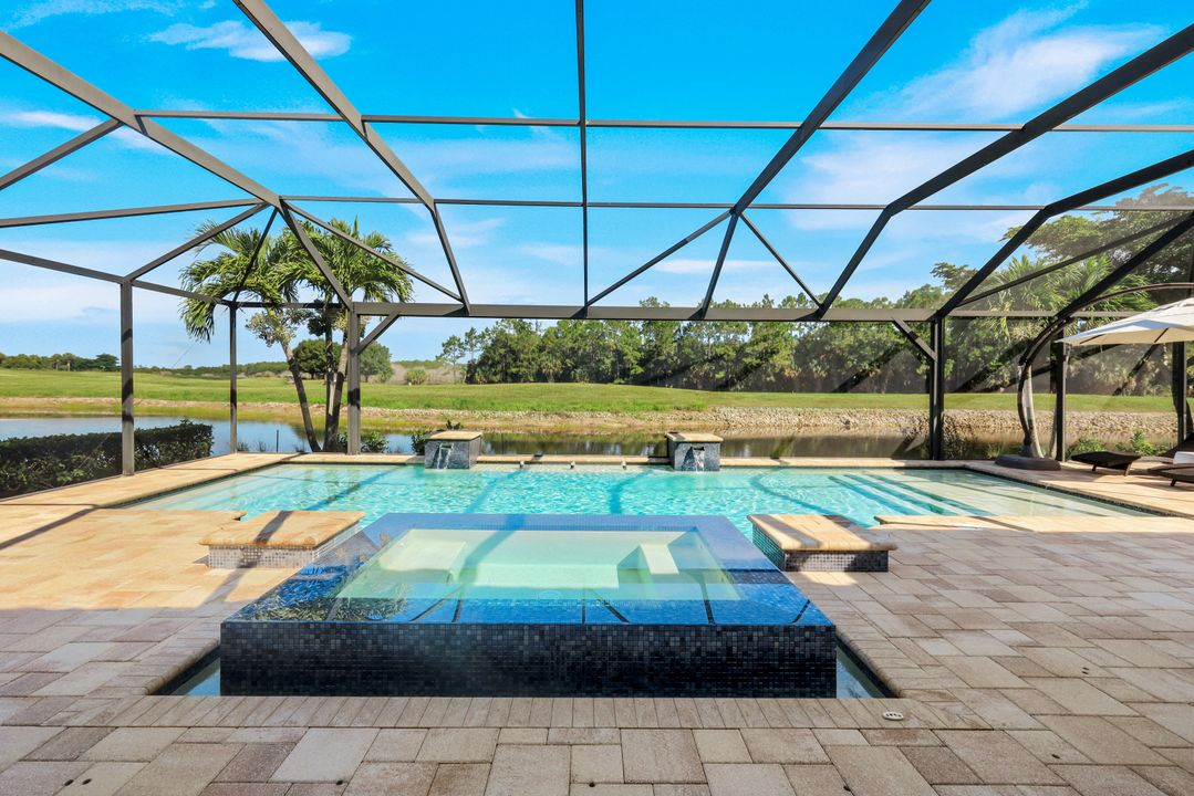 9238 Ores Cir, Naples, FL 34120
