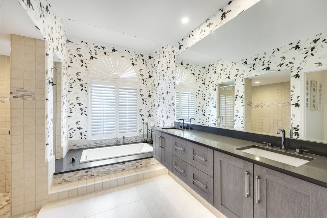 7998 Beaumont Ct, Naples, FL 34109