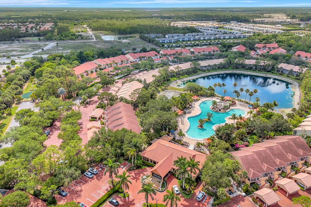 2420 Hidden Lake Dr #8, Naples, FL 34112