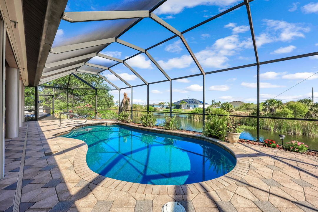 907 NW 18th St, Cape Coral, FL 33993