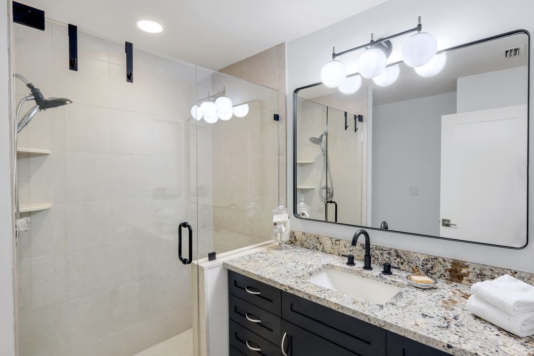 2128 Paget Cir, Naples, FL 34112