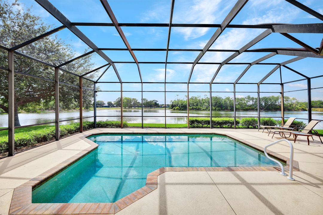 6172 Dogleg Dr, Naples, FL 34113